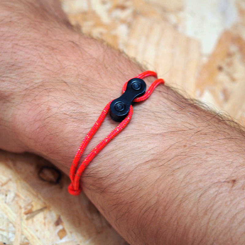 Bracelet upcyclé chaîne de vélo rose Pyrénées